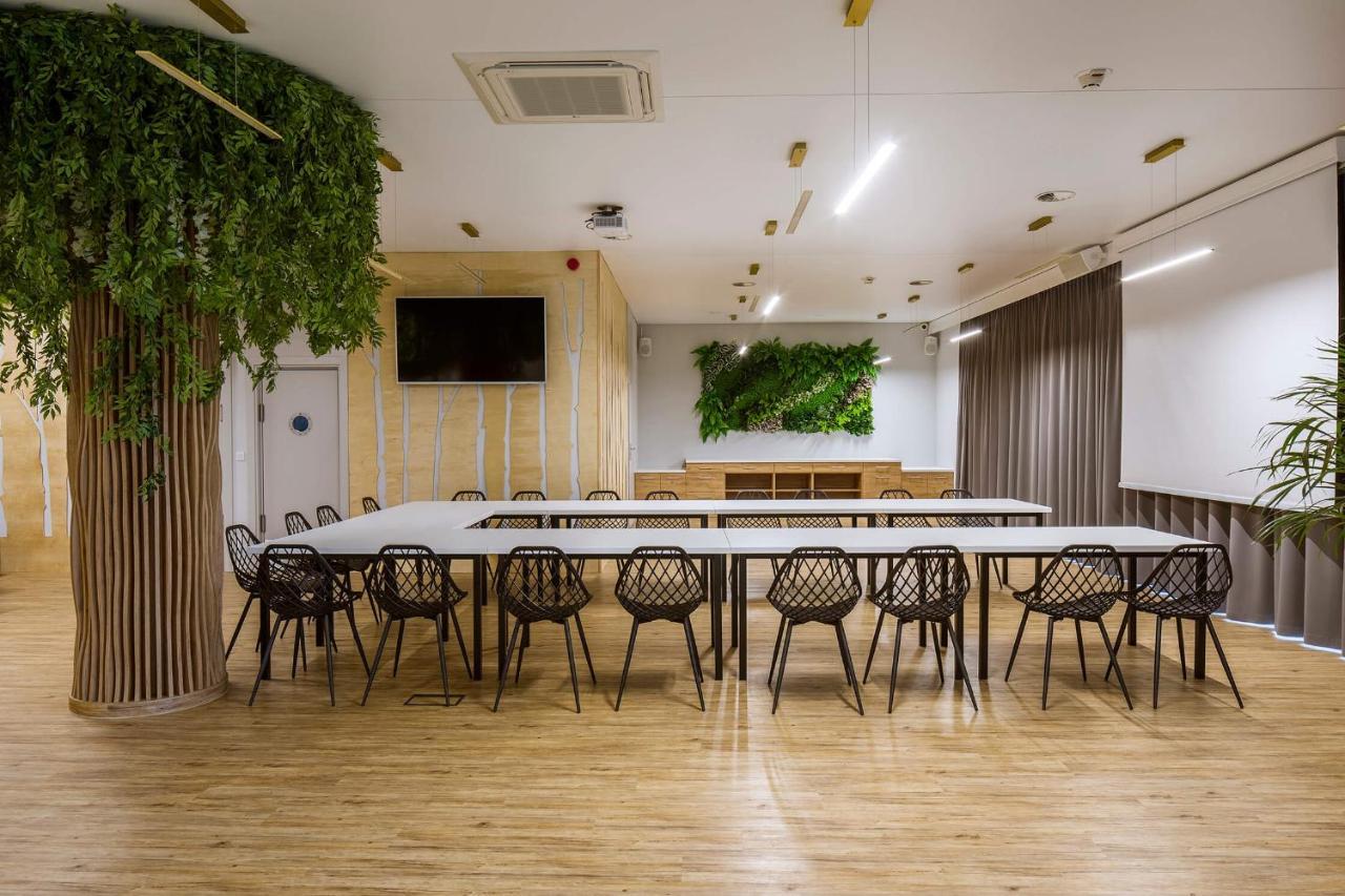 Готель Bloom Airport Okecie 2*
