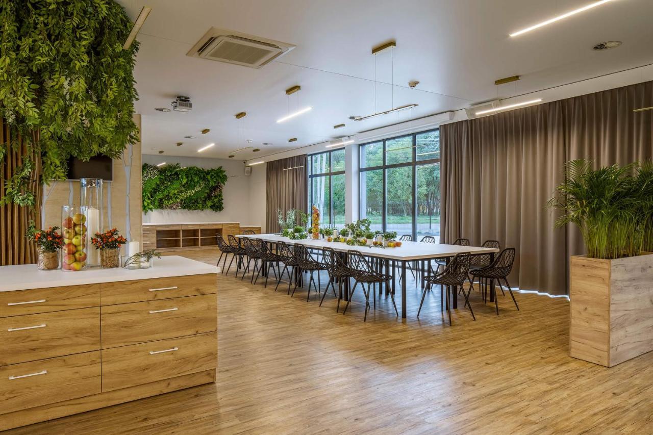 Bloom Airport Okecie Готель 2*